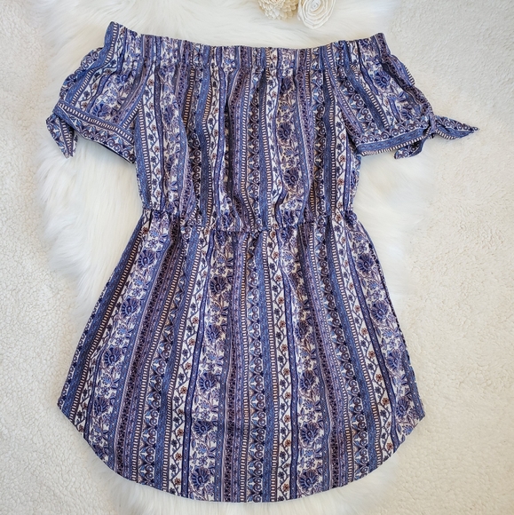 hint of Blush Dresses & Skirts - Hint of Blush Shoulder Dress